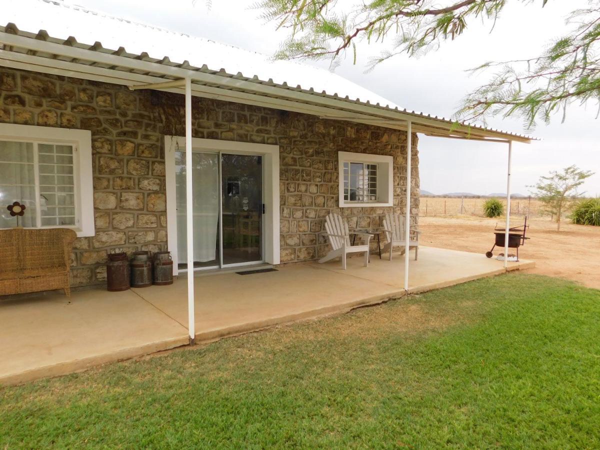 Hotel Meteorite Rest Camp Grootfontein Exterior foto