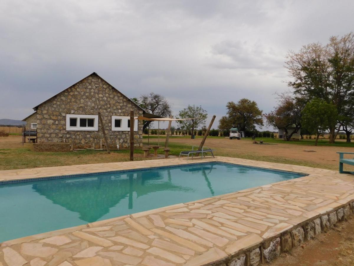 Hotel Meteorite Rest Camp Grootfontein Exterior foto