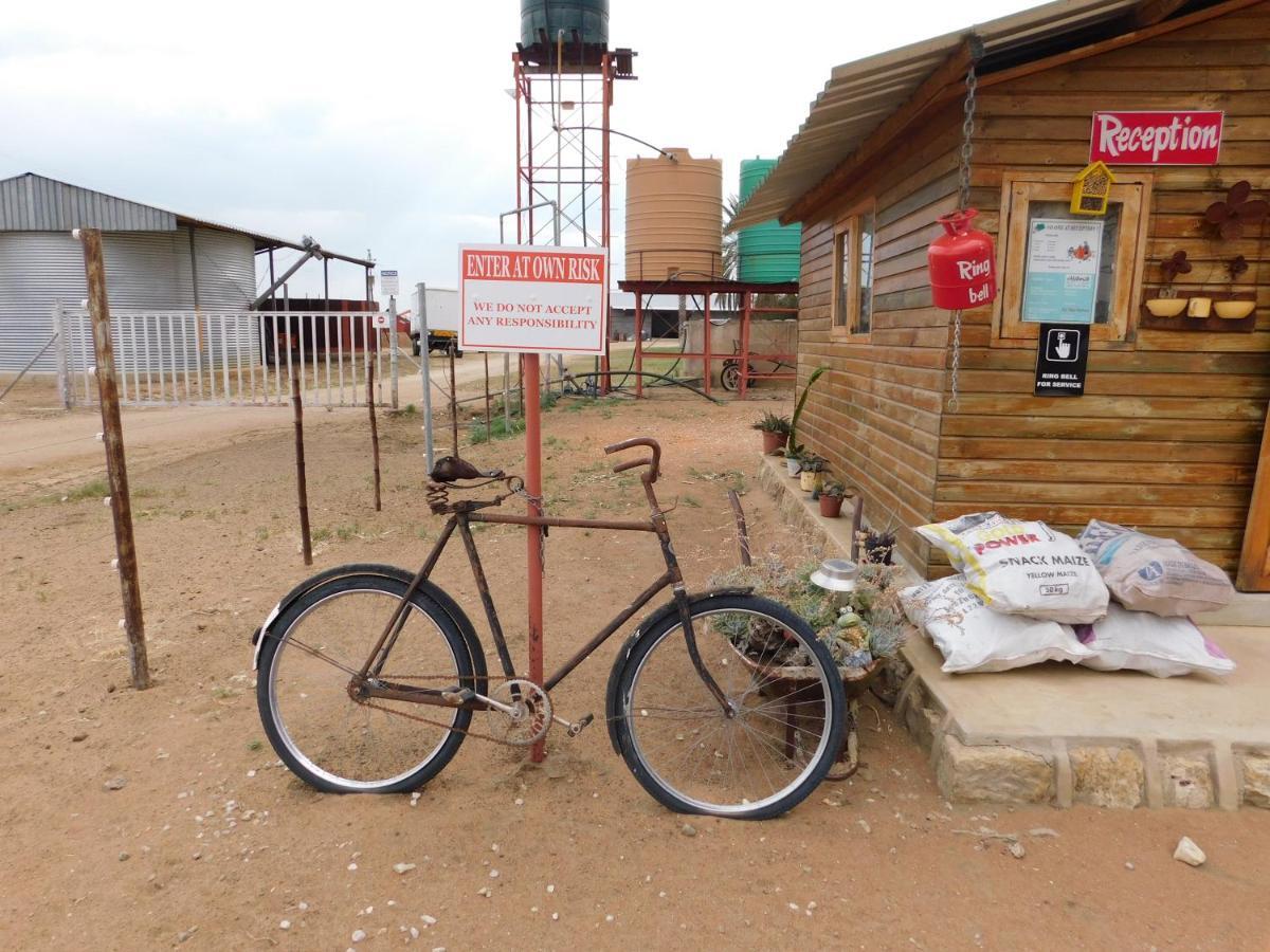 Hotel Meteorite Rest Camp Grootfontein Exterior foto